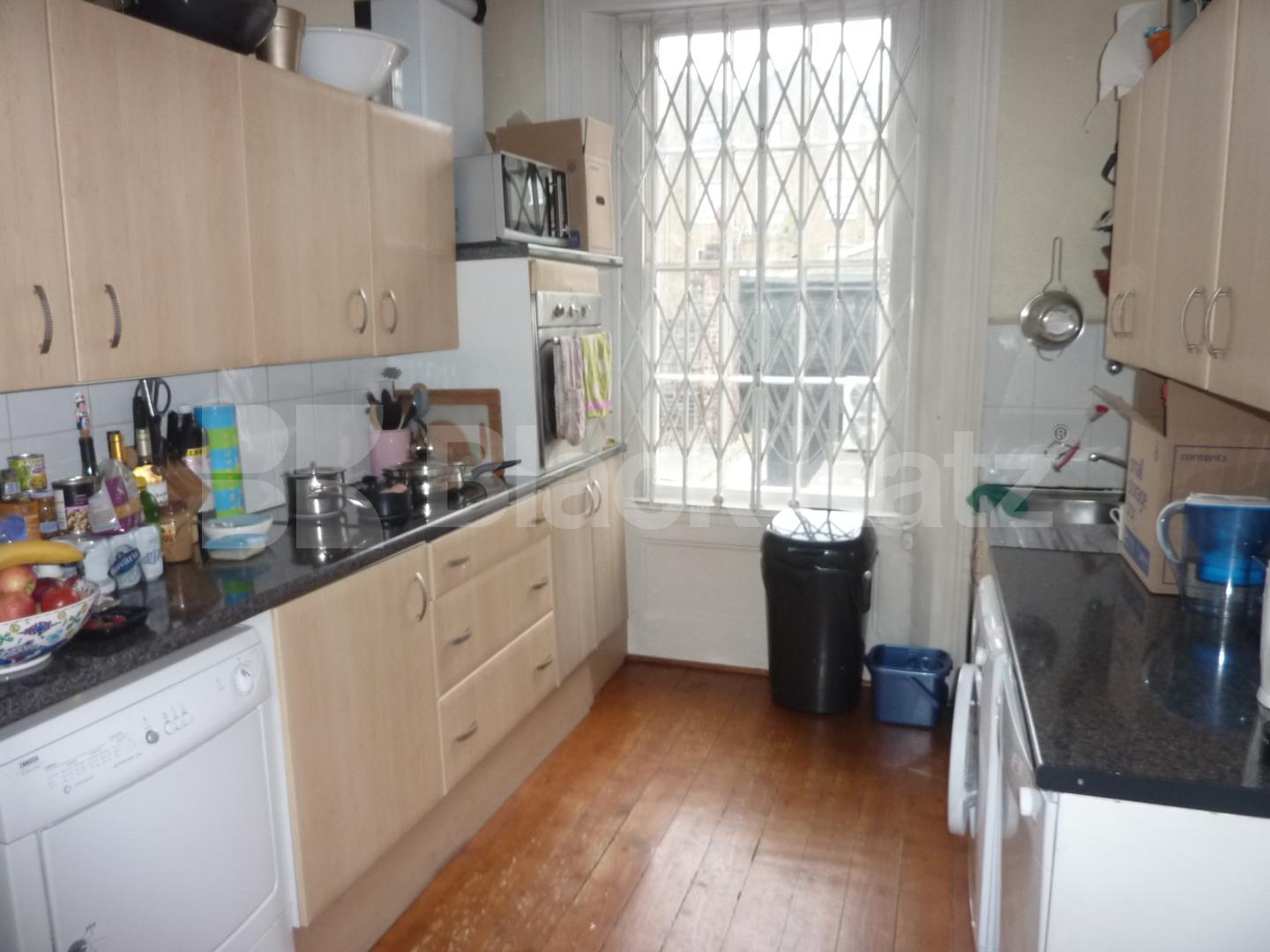 			1 MONTHS DEPOSIT SAVING YOU £700!, 2 Bedroom, 1 bath, 1 reception Flat			 Chepstow Road, BAYSWATER
